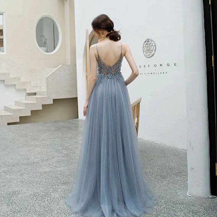 VESTIDO ELEGANTE DE TULE COM DECOTE EM V